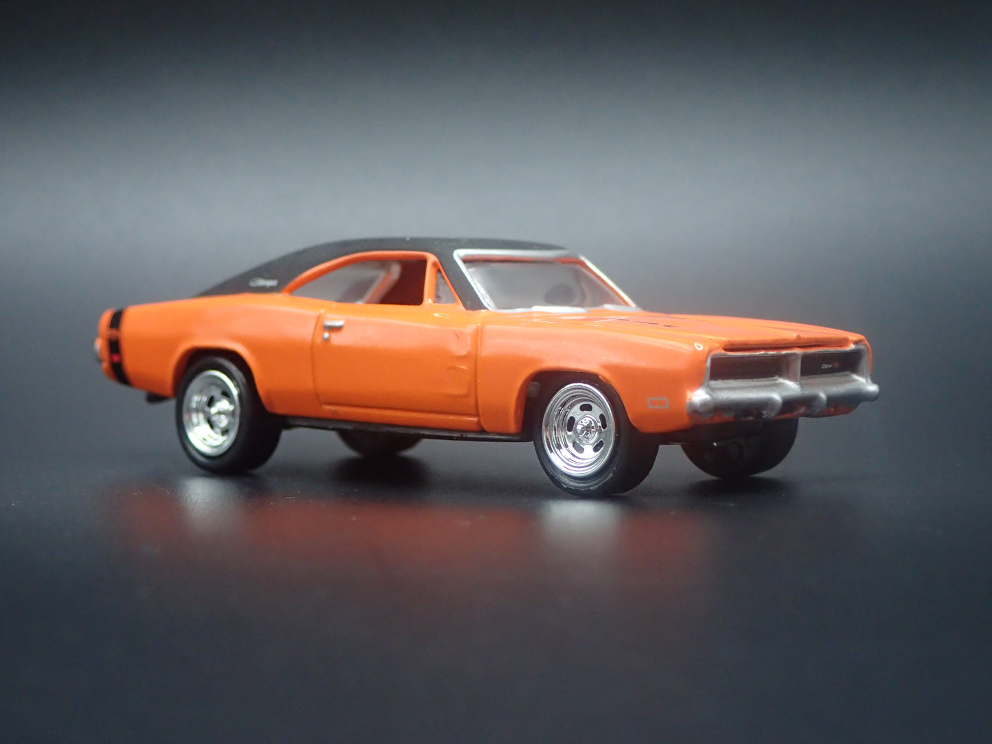 1969 69 DODGE CHARGER R/T 1:64 SCALE COLLECTIBLE DIORAMA DIECAST MODEL CAR