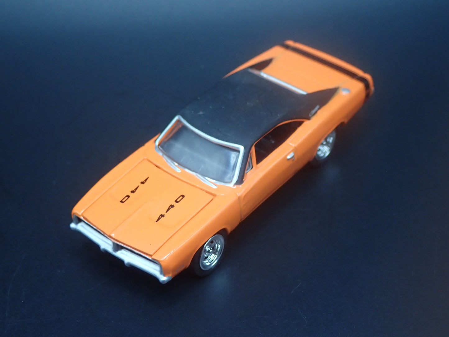 1969 69 DODGE CHARGER R/T 1:64 SCALE COLLECTIBLE DIORAMA DIECAST MODEL CAR