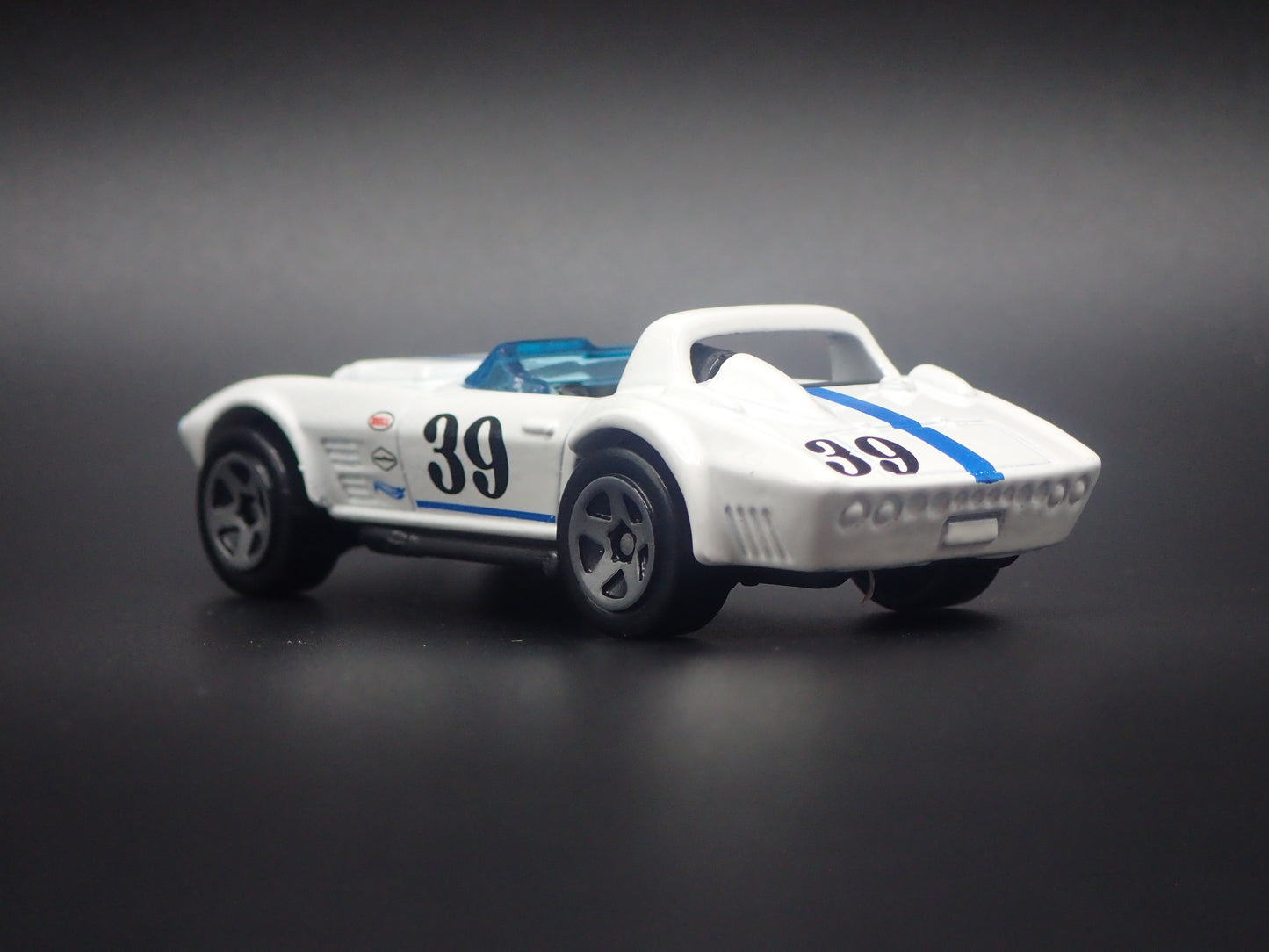 1963 CHEVY CHEVROLET CORVETTE GRAND SPORT ROADSTER 1/64 SCALE DIECAST MODEL CAR