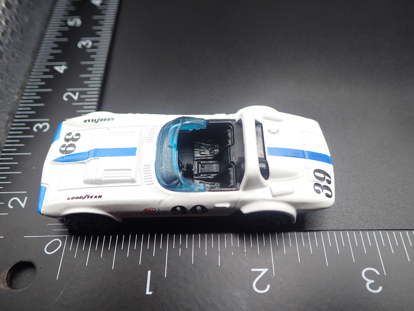 1963 CHEVY CHEVROLET CORVETTE GRAND SPORT ROADSTER 1/64 SCALE DIECAST MODEL CAR