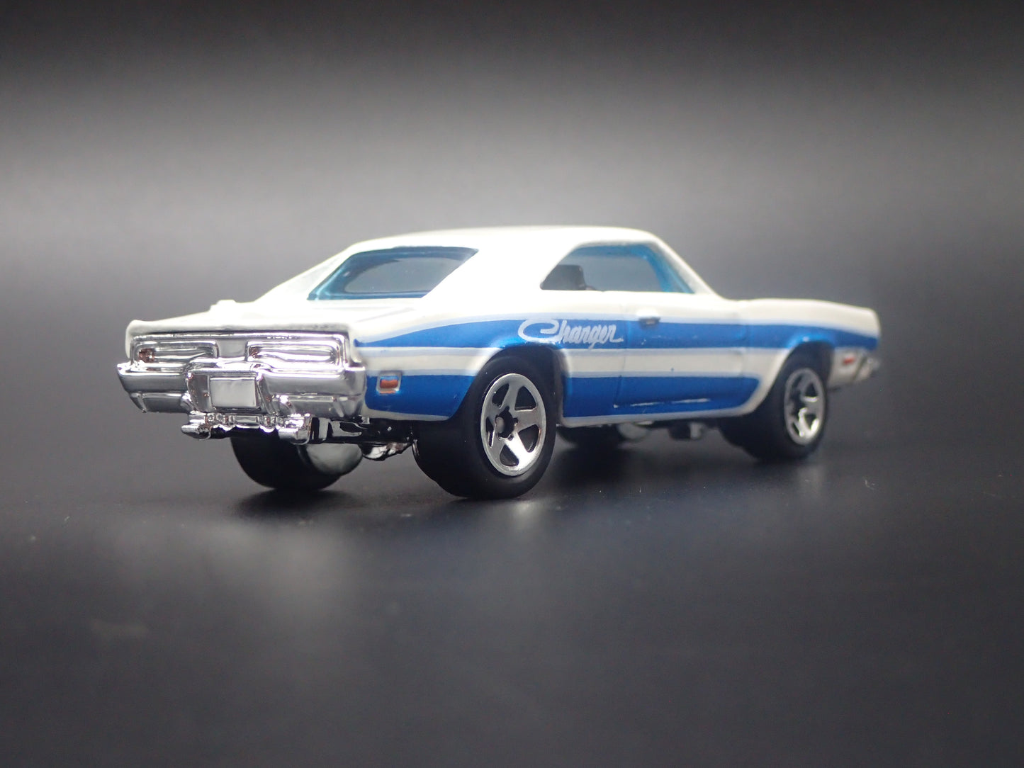 1969 69 DODGE CHARGER WHITE 1:64 SCALE COLLECTIBLE DIORAMA DIECAST MODEL CAR