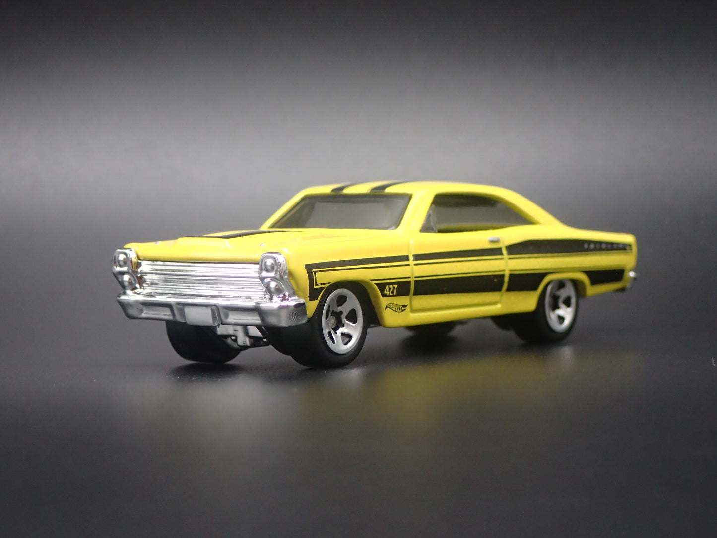 1966 66 FORD FAIRLANE 427 YELLOW 1:64 SCALE COLLECTIBLE DIECAST MODEL CAR