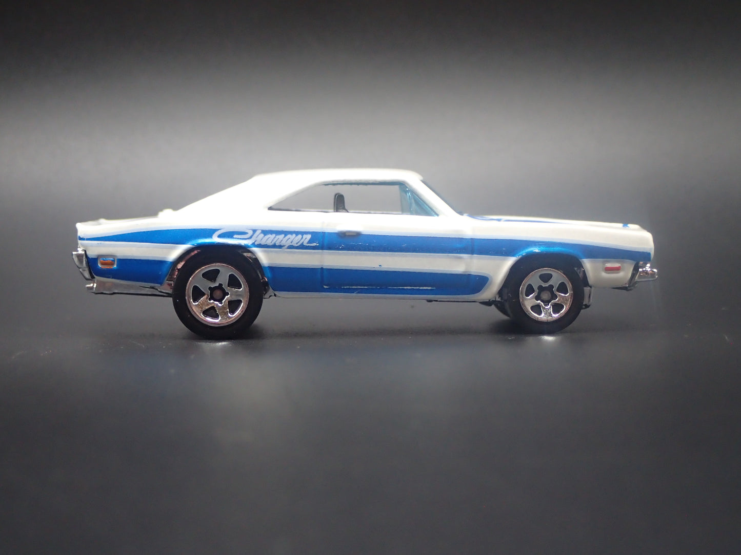 1969 69 DODGE CHARGER WHITE 1:64 SCALE COLLECTIBLE DIORAMA DIECAST MODEL CAR