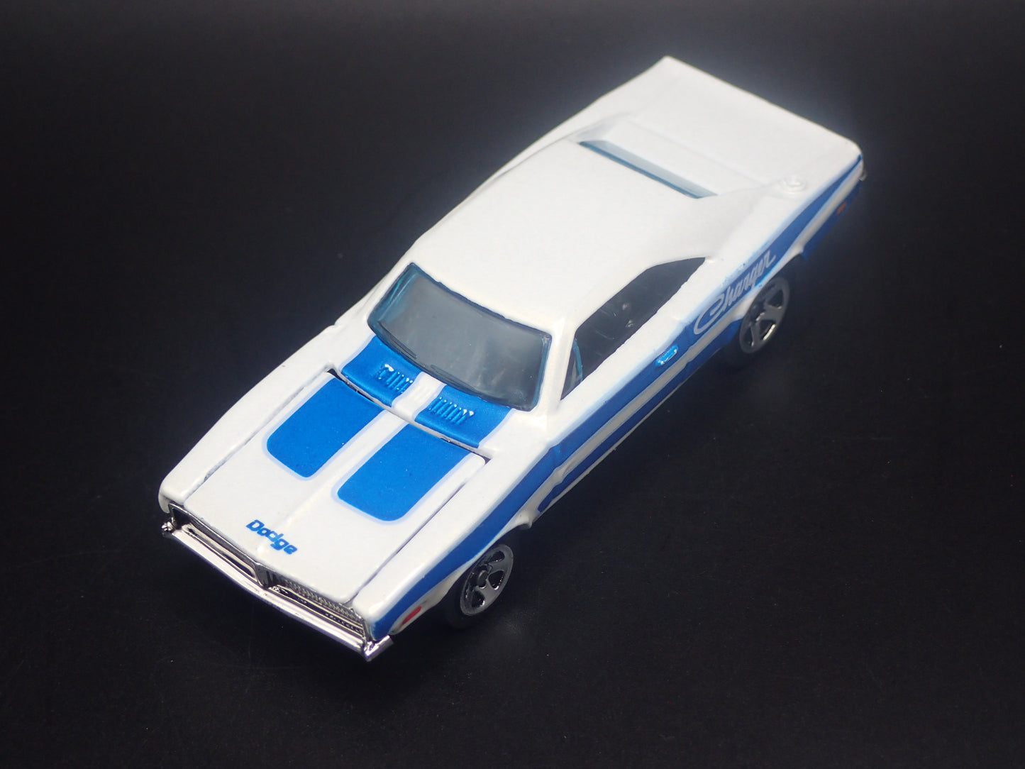 1969 69 DODGE CHARGER WHITE 1:64 SCALE COLLECTIBLE DIORAMA DIECAST MODEL CAR