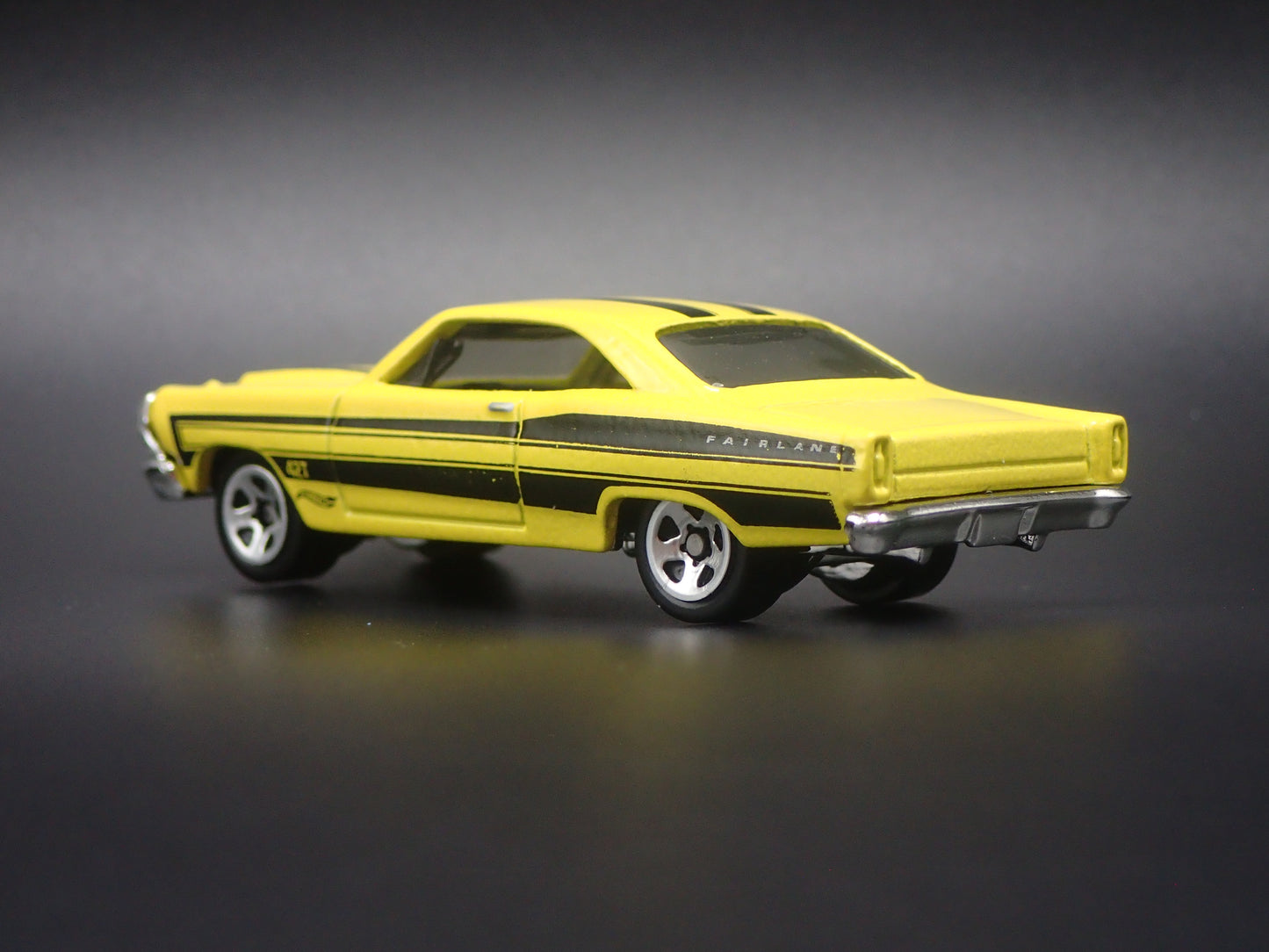 1966 66 FORD FAIRLANE 427 YELLOW 1:64 SCALE COLLECTIBLE DIECAST MODEL CAR