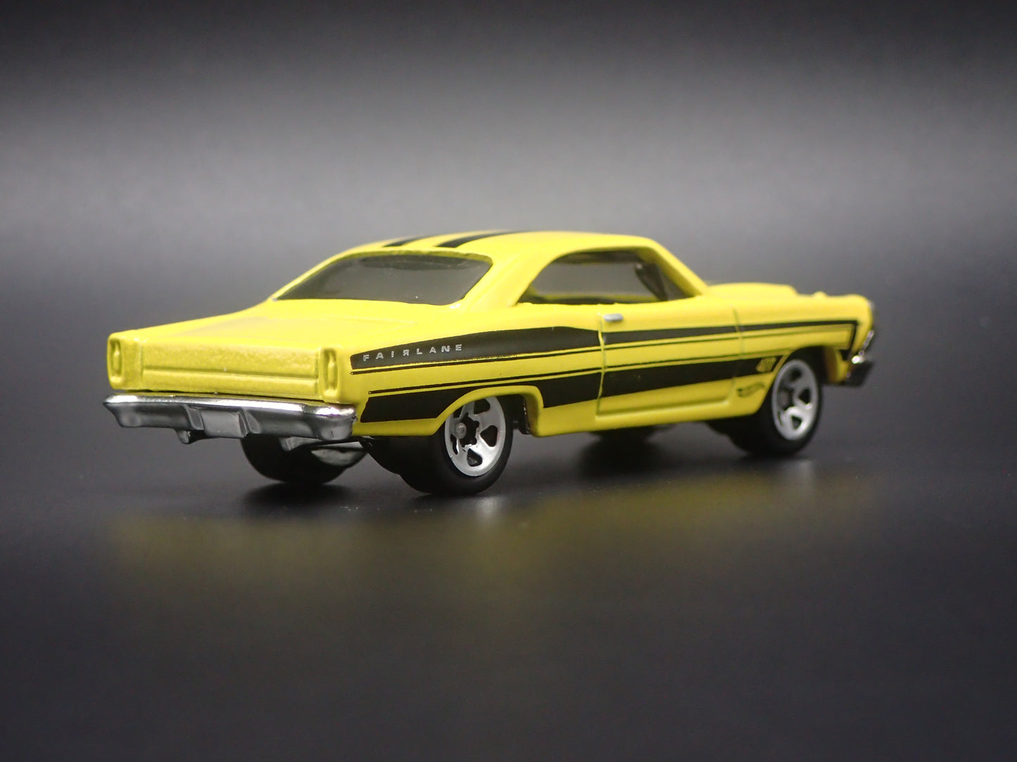 1966 66 FORD FAIRLANE 427 YELLOW 1:64 SCALE COLLECTIBLE DIECAST MODEL CAR