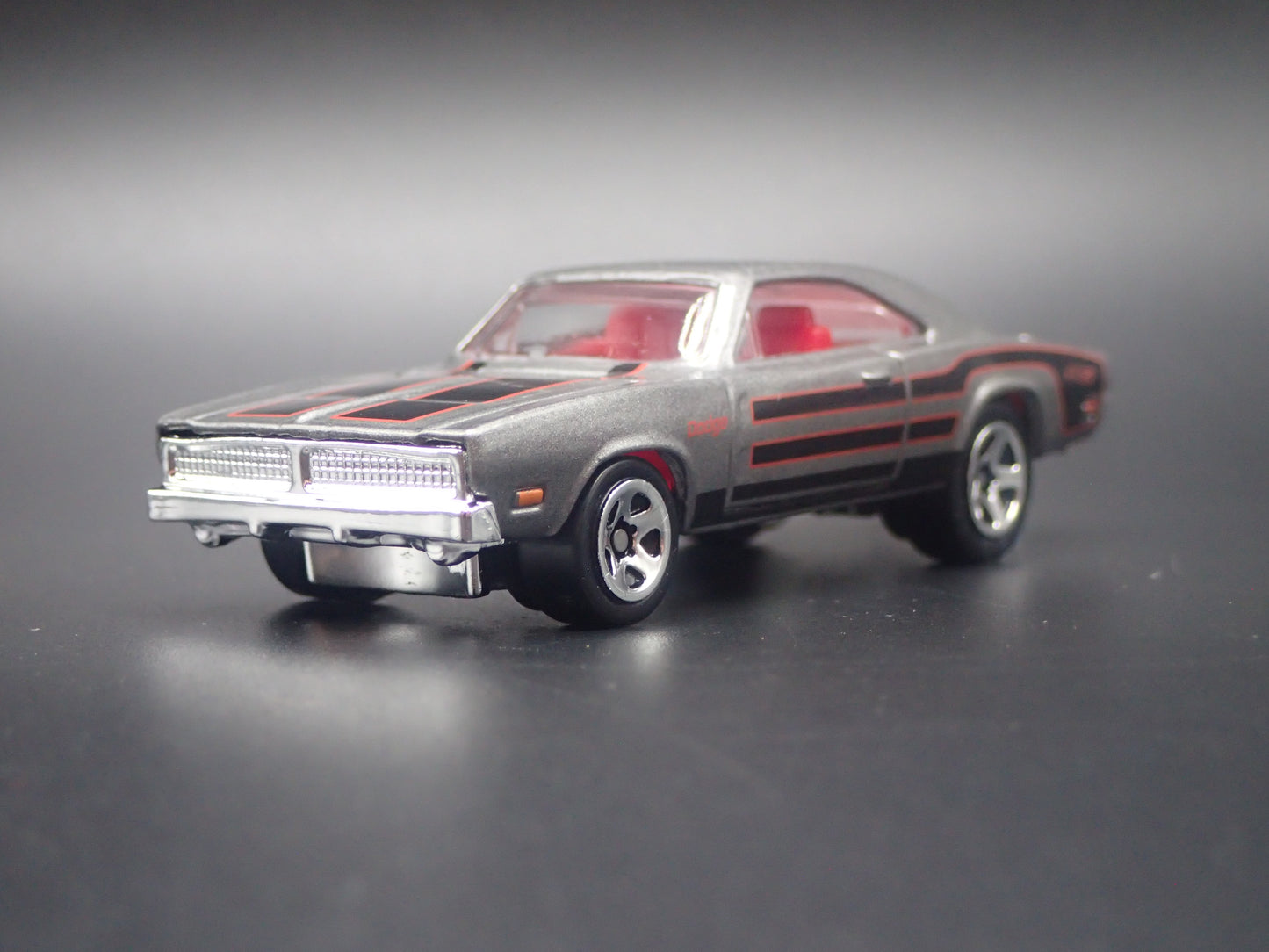 1969 69 DODGE CHARGER SILVER 1:64 SCALE COLLECTIBLE DIORAMA DIECAST MODEL CAR