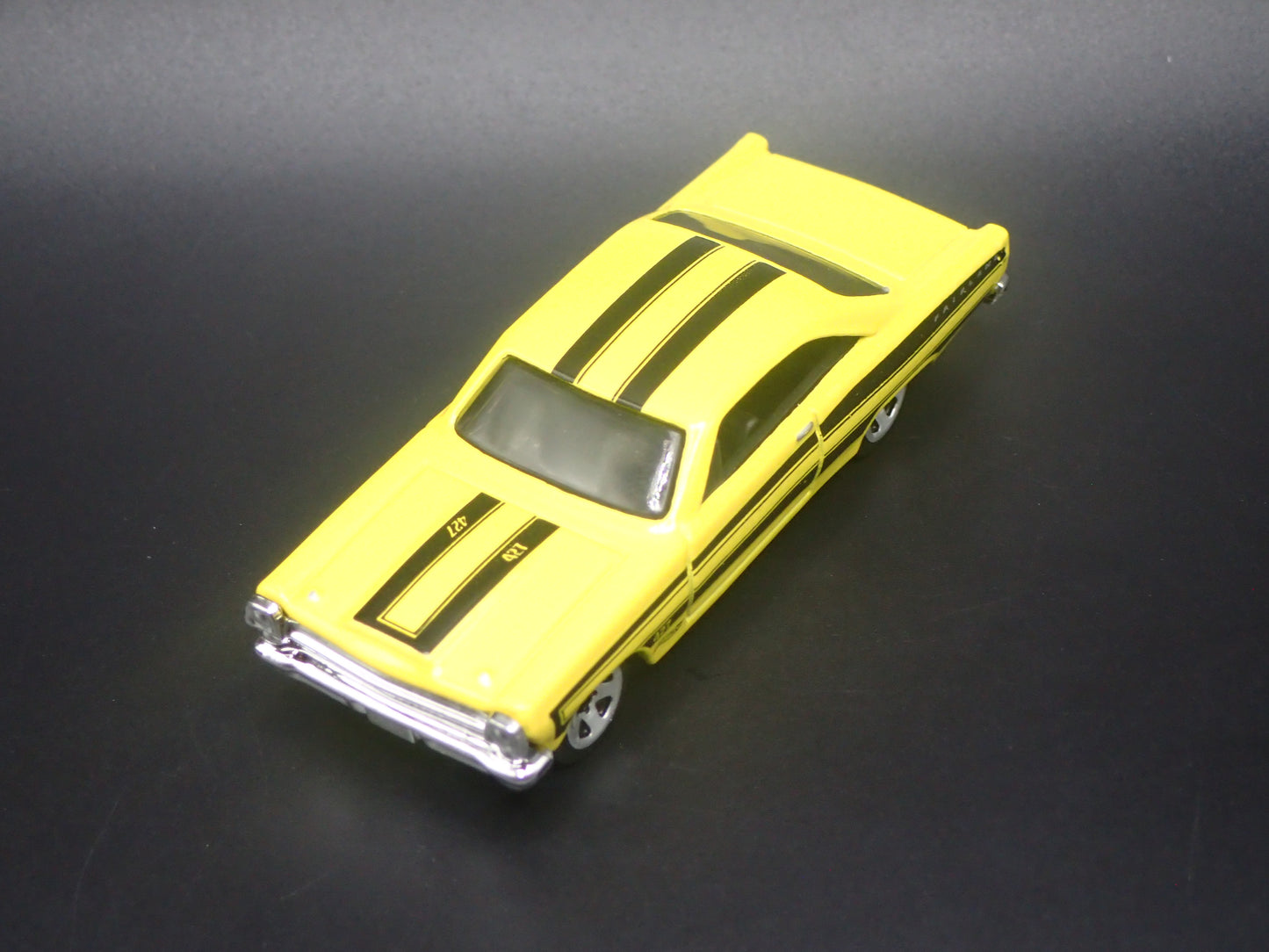 1966 66 FORD FAIRLANE 427 YELLOW 1:64 SCALE COLLECTIBLE DIECAST MODEL CAR