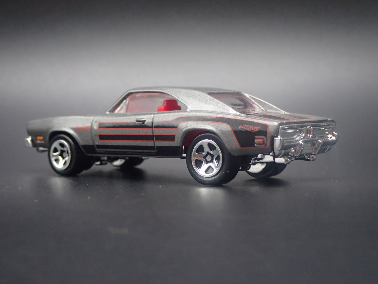 1969 69 DODGE CHARGER SILVER 1:64 SCALE COLLECTIBLE DIORAMA DIECAST MODEL CAR