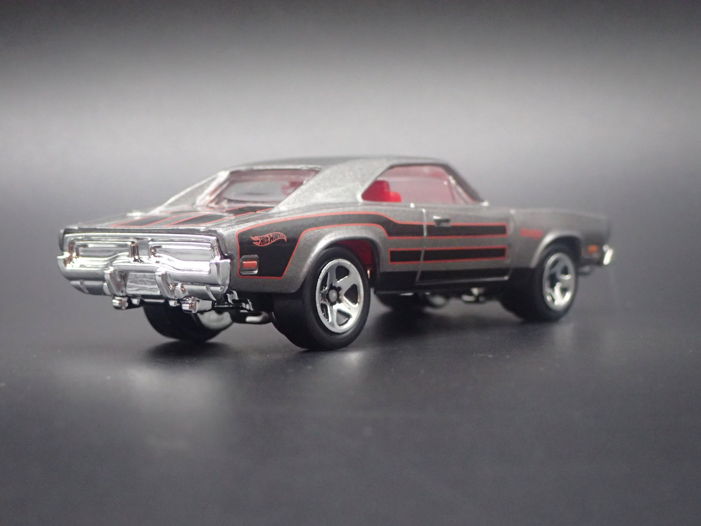 1969 69 DODGE CHARGER SILVER 1:64 SCALE COLLECTIBLE DIORAMA DIECAST MODEL CAR