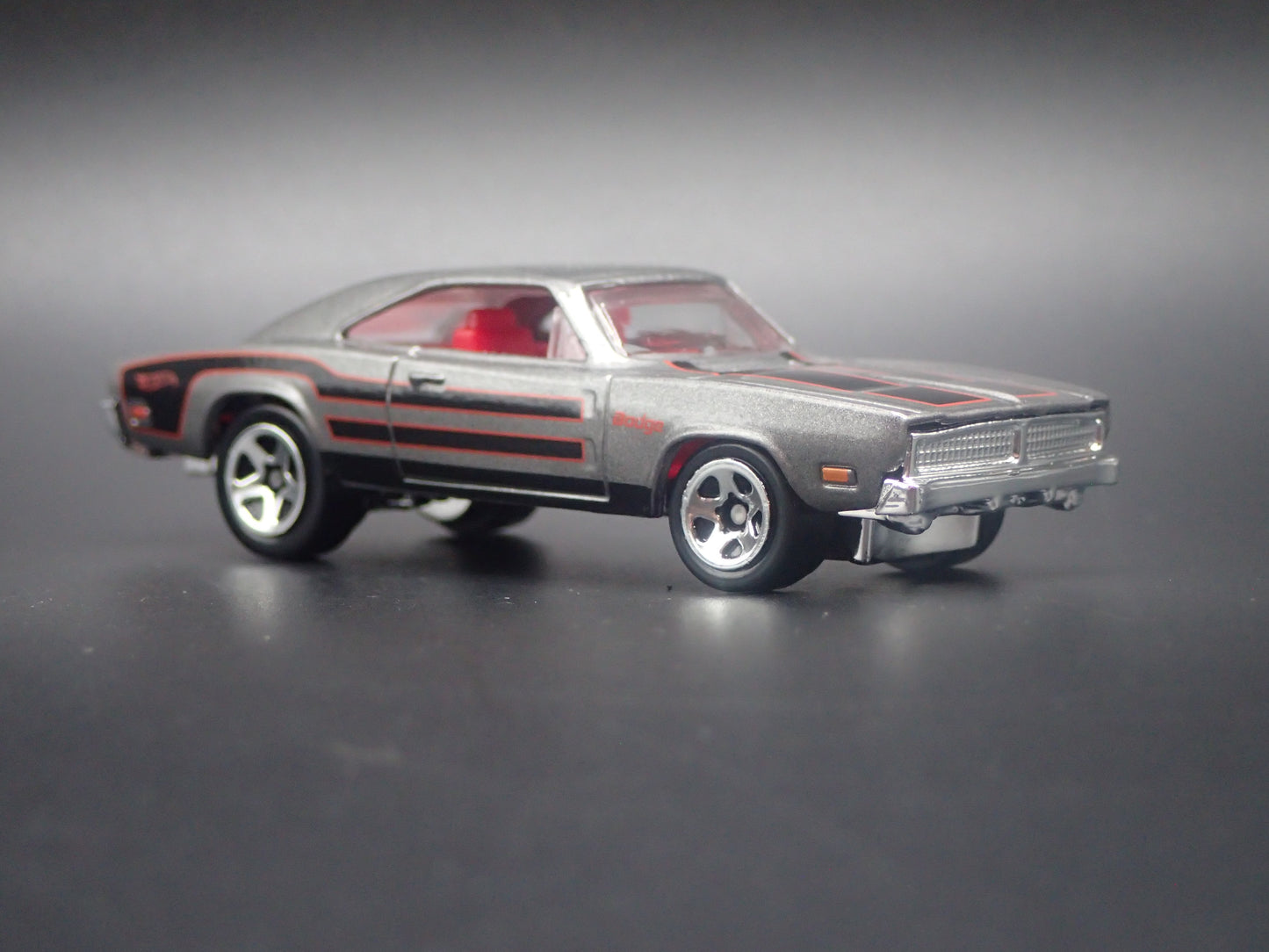 1969 69 DODGE CHARGER SILVER 1:64 SCALE COLLECTIBLE DIORAMA DIECAST MODEL CAR