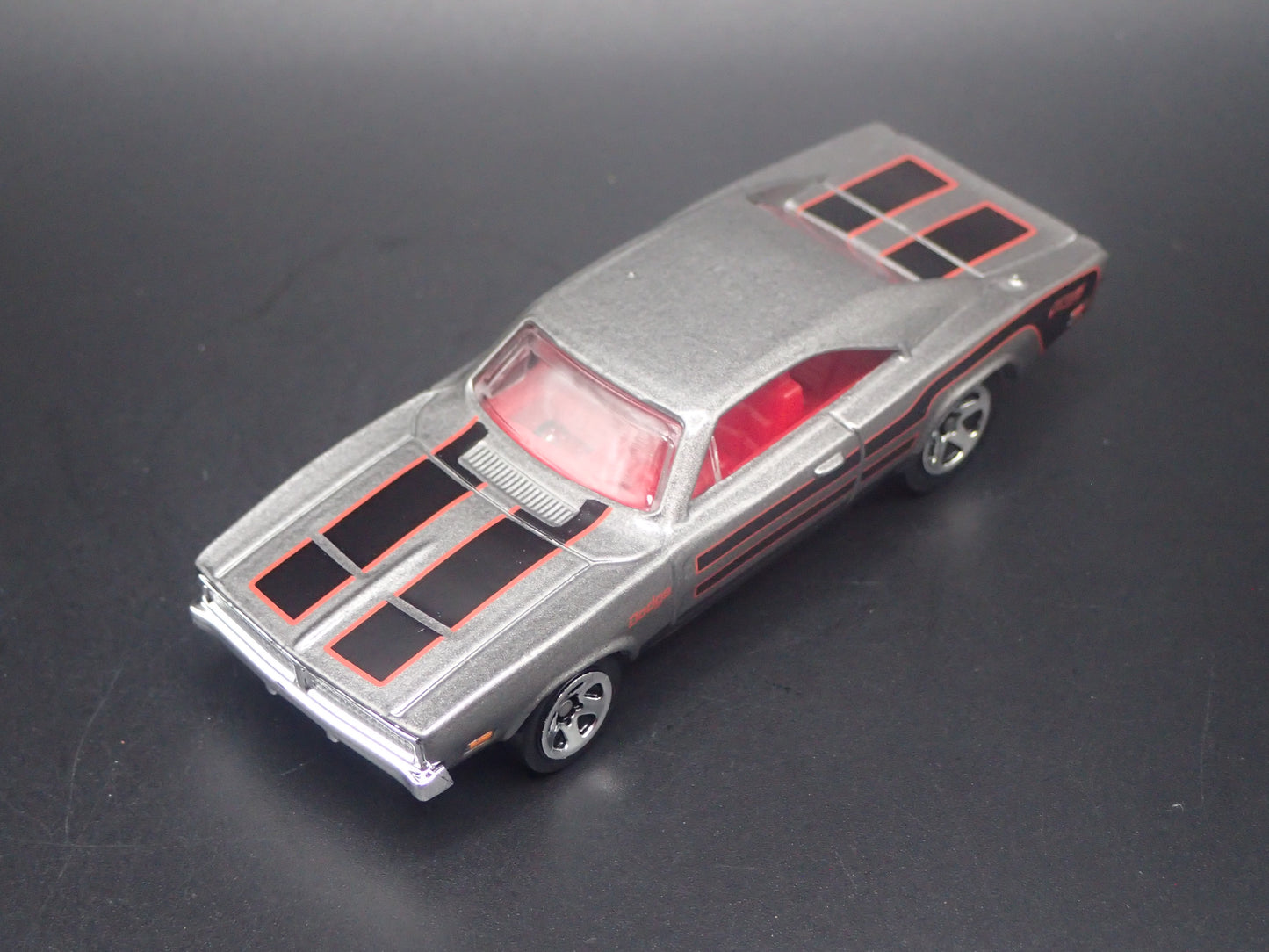 1969 69 DODGE CHARGER SILVER 1:64 SCALE COLLECTIBLE DIORAMA DIECAST MODEL CAR