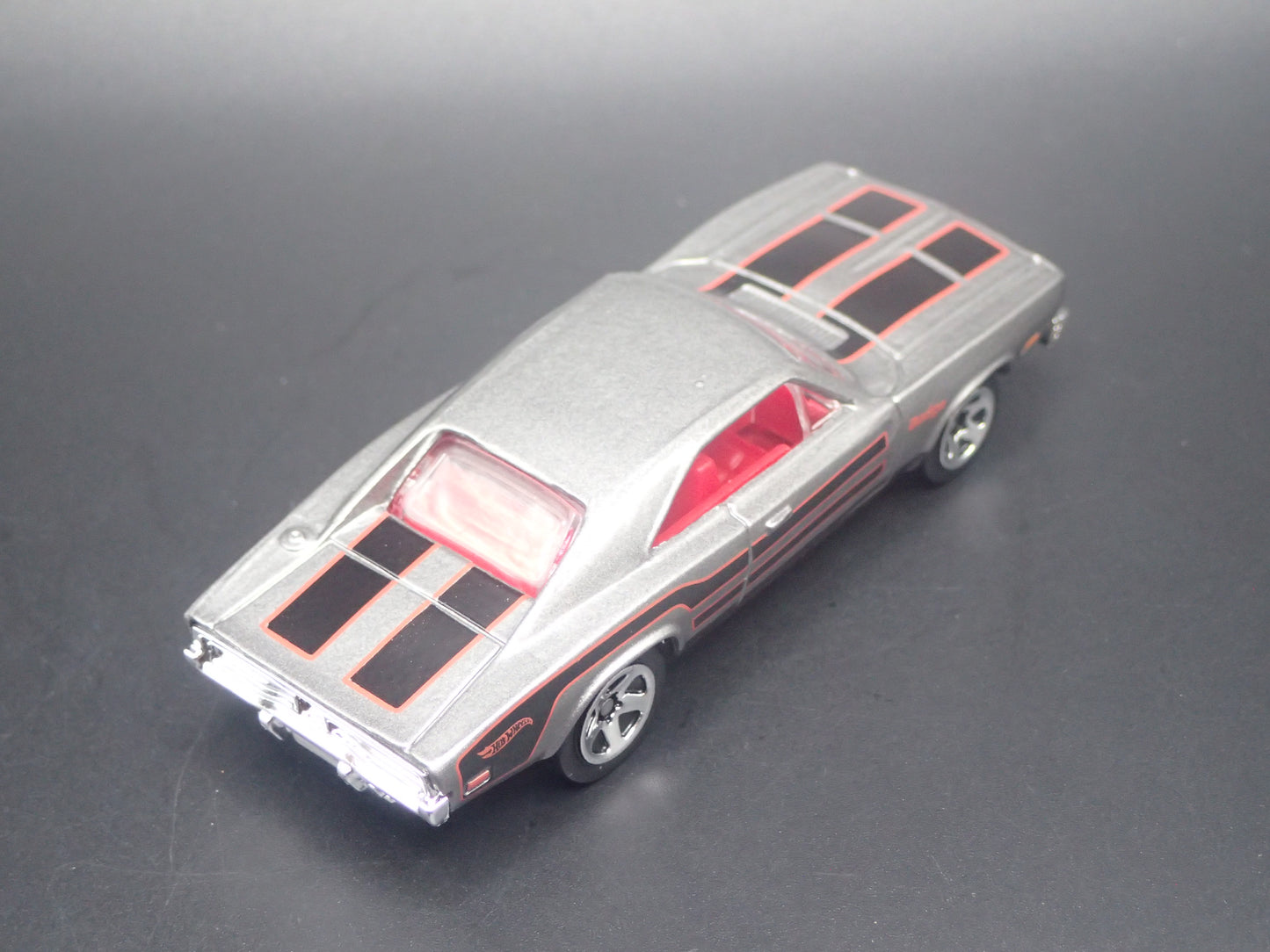 1969 69 DODGE CHARGER SILVER 1:64 SCALE COLLECTIBLE DIORAMA DIECAST MODEL CAR