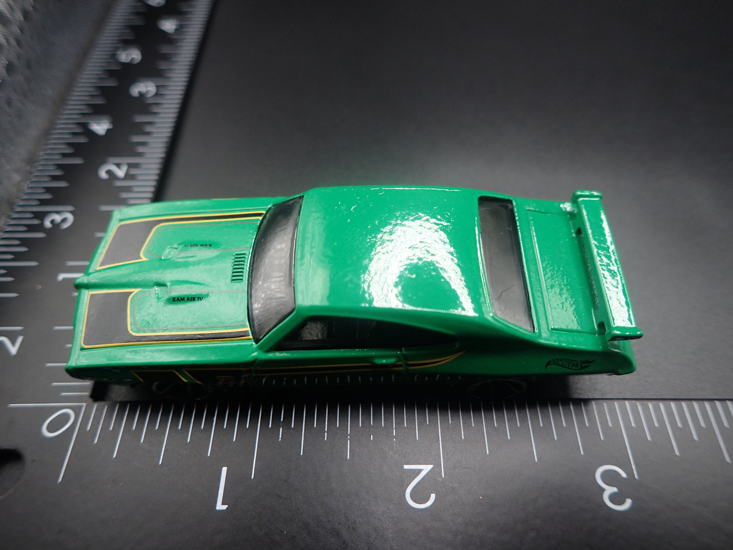1970 70 PONTIAC GTO JUDGE GREEN 1/64 SCALE COLLECTIBLE DIORAMA DIECAST MODEL CAR