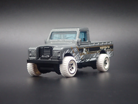 1971-1985 LAND ROVER SERIES III 3 PICKUP TRUCK RARE 1/64 SCALE DIECAST MODEL CAR