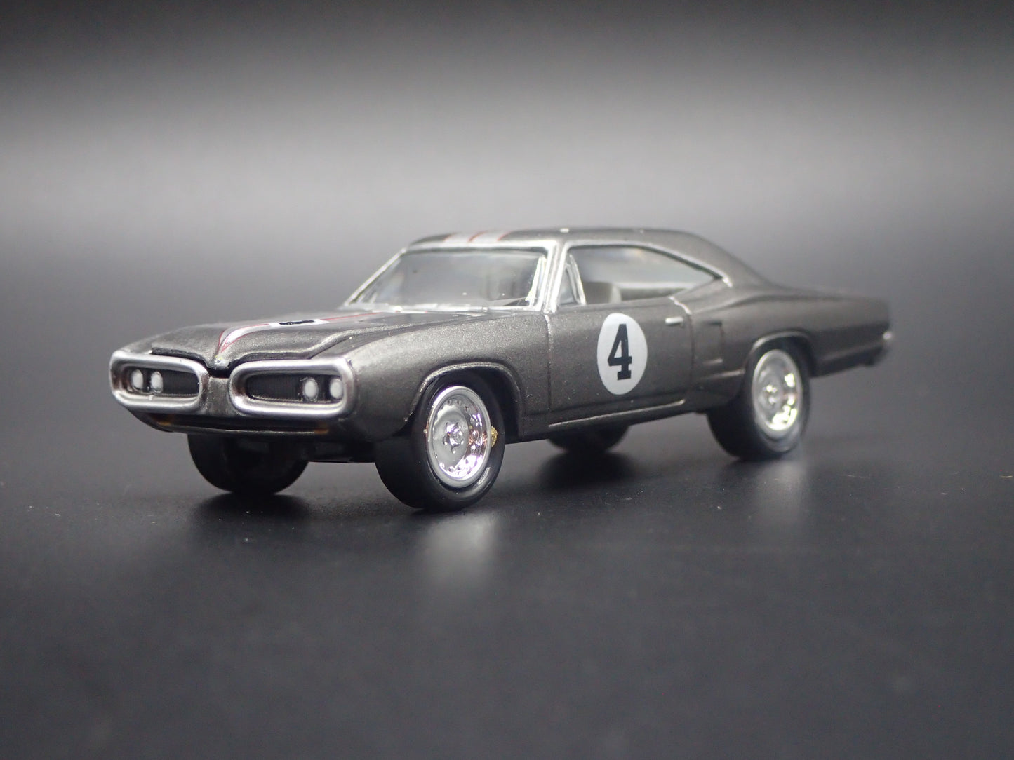 1970 70 DODGE SUPER BEE GRAY 1/64 SCALE COLLECTIBLE DIORAMA DIECAST MODEL CAR