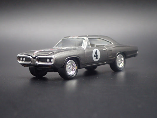1970 70 DODGE SUPER BEE GRAY 1/64 SCALE COLLECTIBLE DIORAMA DIECAST MODEL CAR