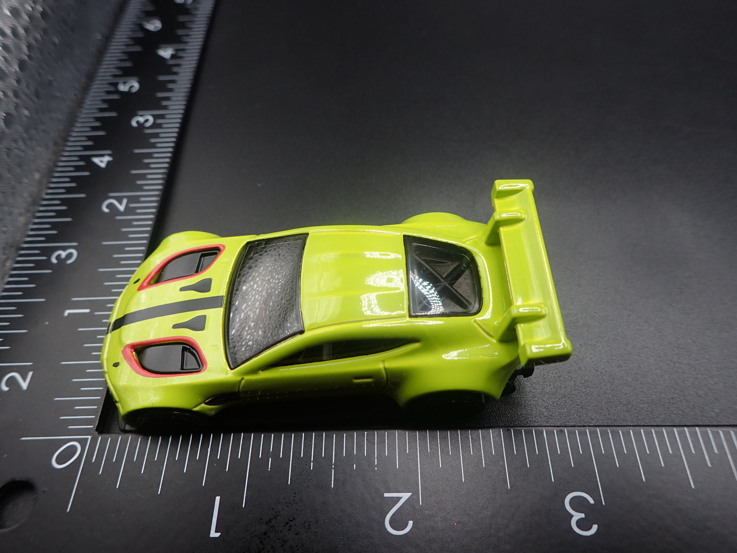 ASTON MARTIN VANTAGE GT3 RACING RACE TEAM 1/64 SCALE DIORAMA DIECAST MODEL CAR