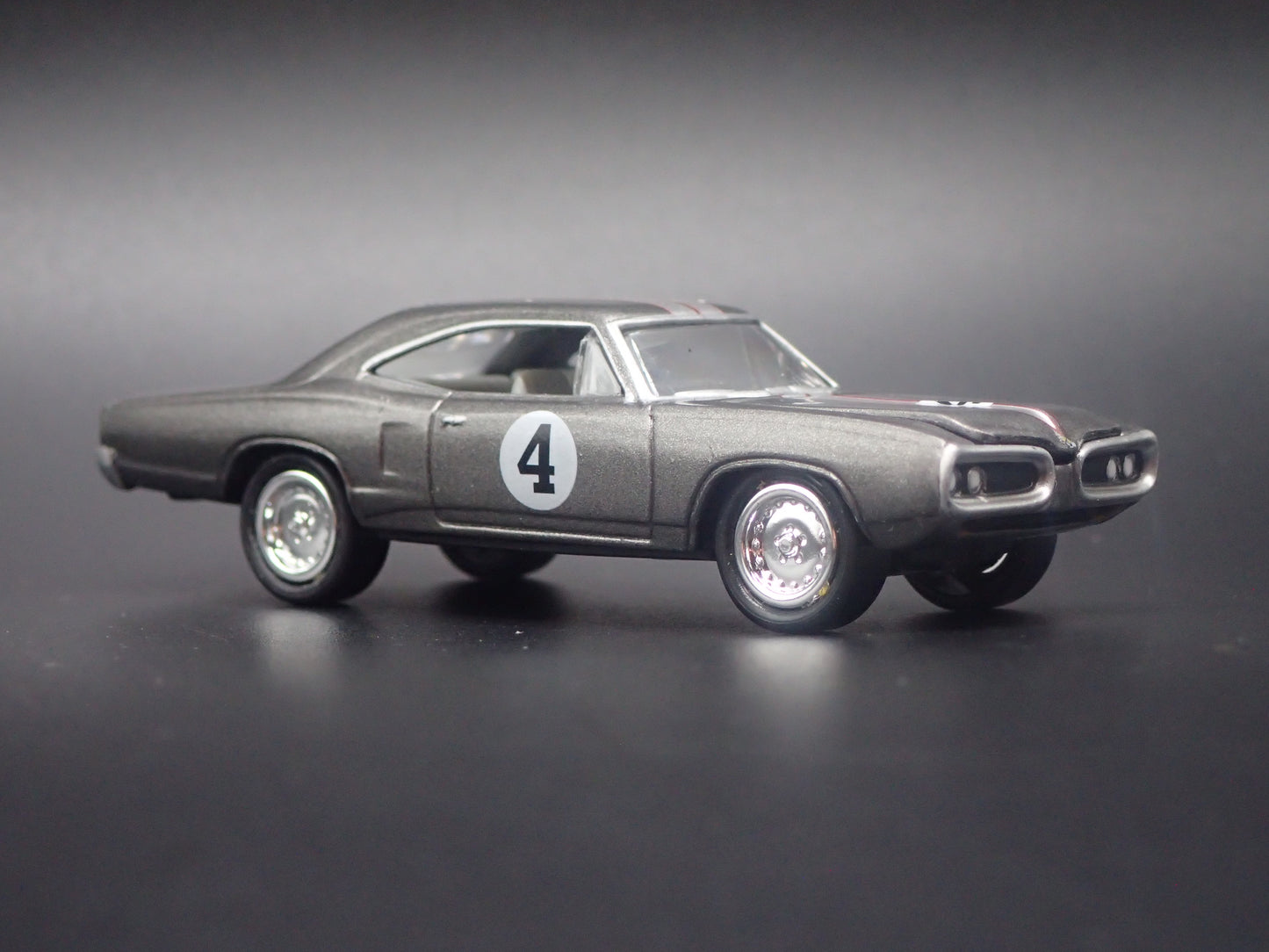 1970 70 DODGE SUPER BEE GRAY 1/64 SCALE COLLECTIBLE DIORAMA DIECAST MODEL CAR