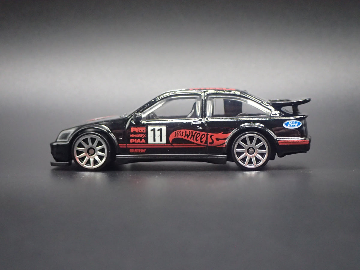1987 87 FORD SIERRA COSWORTH 1:64 SCALE COLLECTIBLE DIORAMA DIECAST MODEL CAR