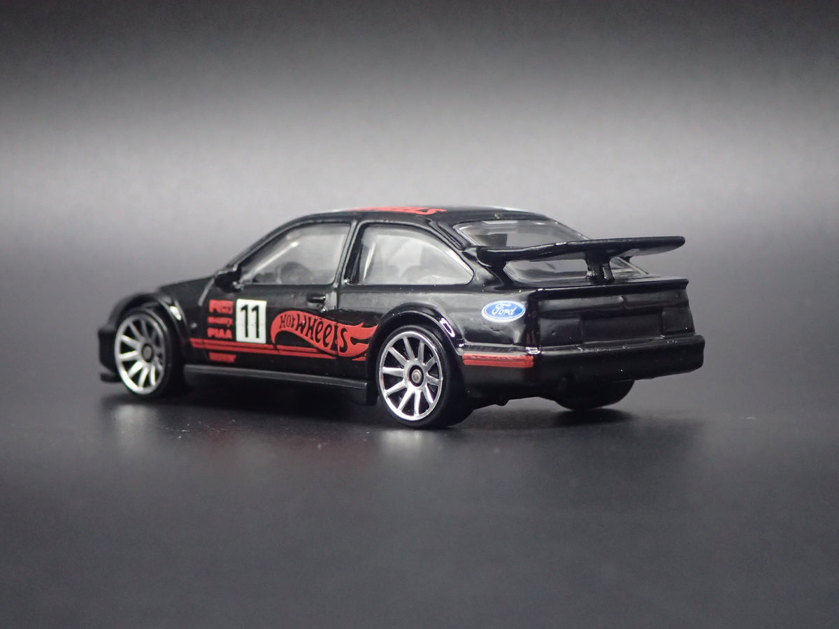 1987 87 FORD SIERRA COSWORTH 1:64 SCALE COLLECTIBLE DIORAMA DIECAST MODEL CAR