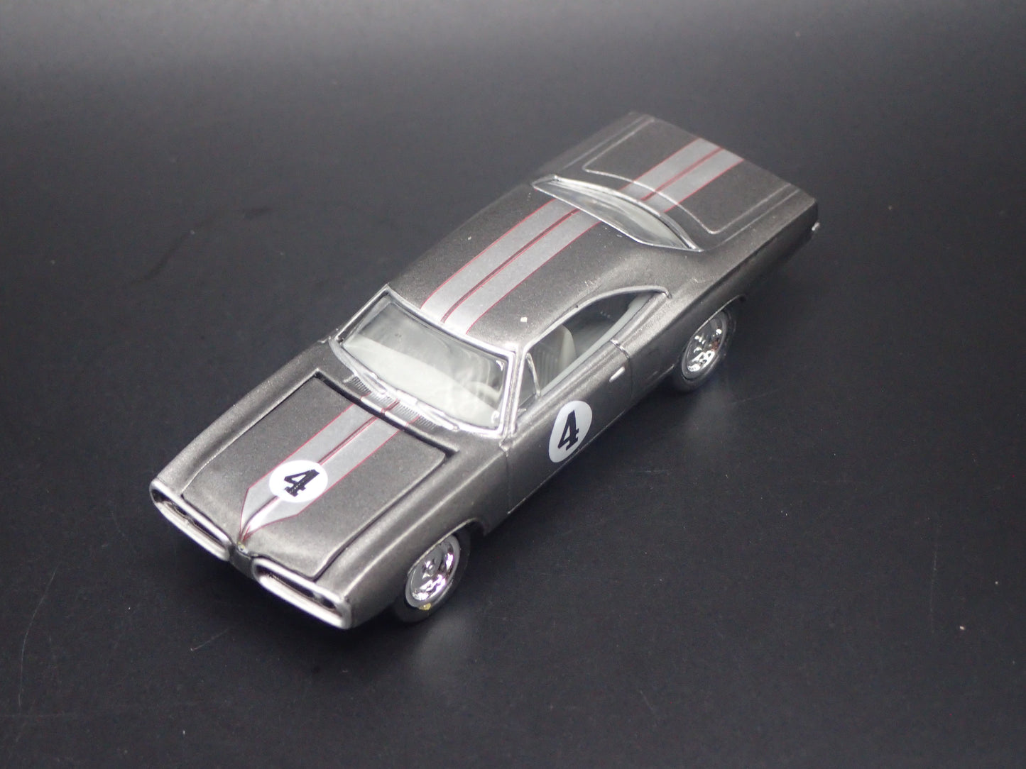 1970 70 DODGE SUPER BEE GRAY 1/64 SCALE COLLECTIBLE DIORAMA DIECAST MODEL CAR