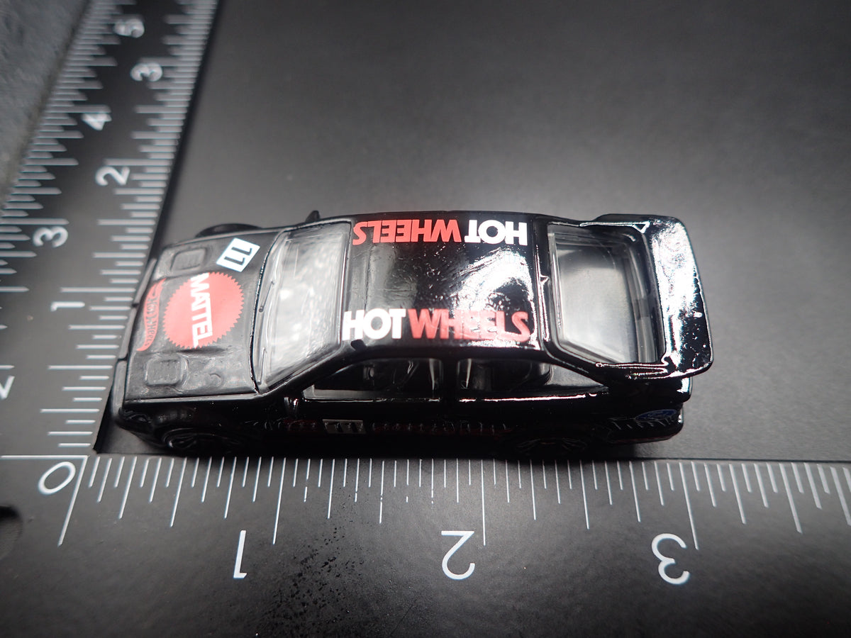 1987 87 FORD SIERRA COSWORTH 1:64 SCALE COLLECTIBLE DIORAMA DIECAST MODEL CAR