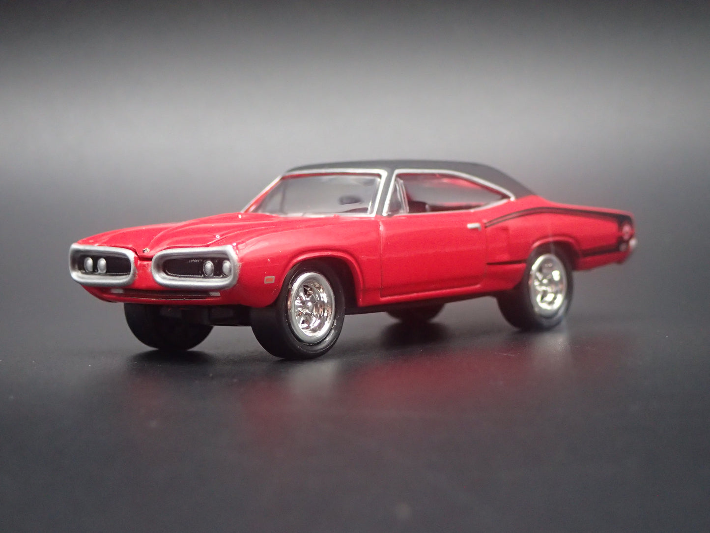1970 70 DODGE SUPER BEE ORANGE 1/64 SCALE COLLECTIBLE DIORAMA DIECAST MODEL CAR