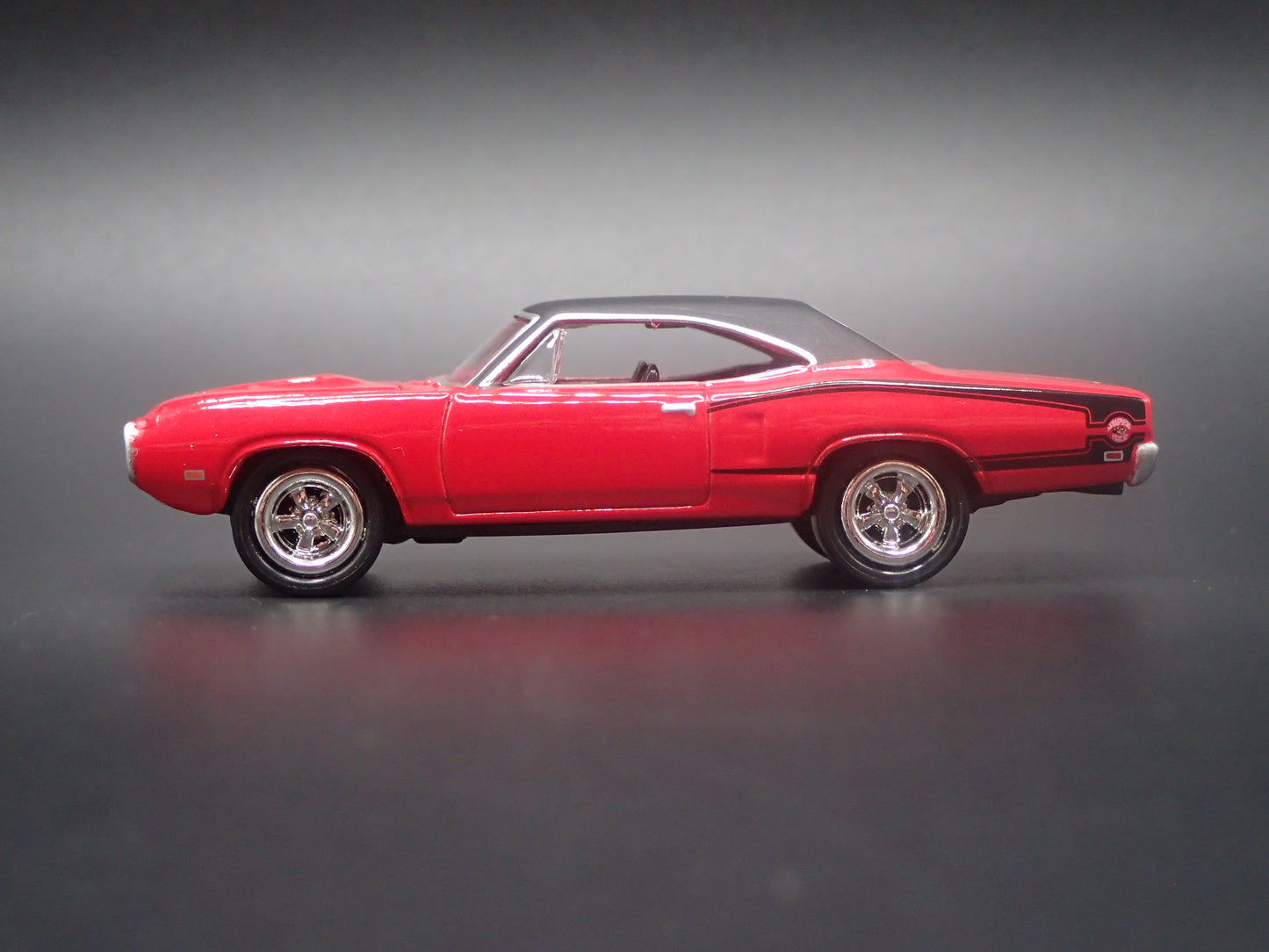 1970 70 DODGE SUPER BEE ORANGE 1/64 SCALE COLLECTIBLE DIORAMA DIECAST MODEL CAR