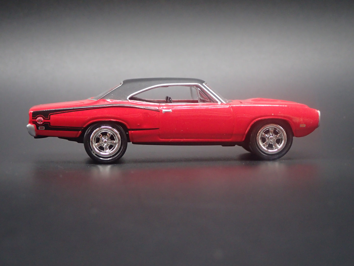 1970 70 DODGE SUPER BEE ORANGE 1/64 SCALE COLLECTIBLE DIORAMA DIECAST MODEL CAR