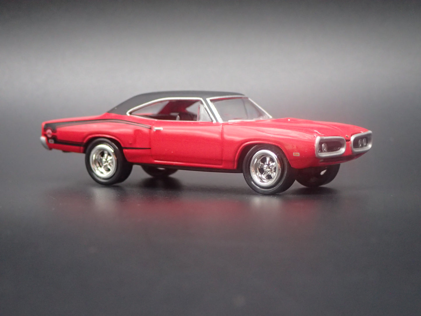 1970 70 DODGE SUPER BEE ORANGE 1/64 SCALE COLLECTIBLE DIORAMA DIECAST MODEL CAR