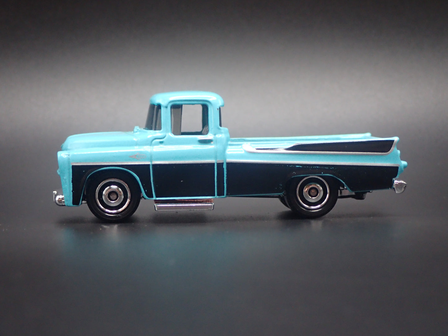 1957 57 DODGE SWEPTSIDE PICKUP TRUCK BLUE 1/64 SCALE DIORAMA DIECAST MODEL CAR