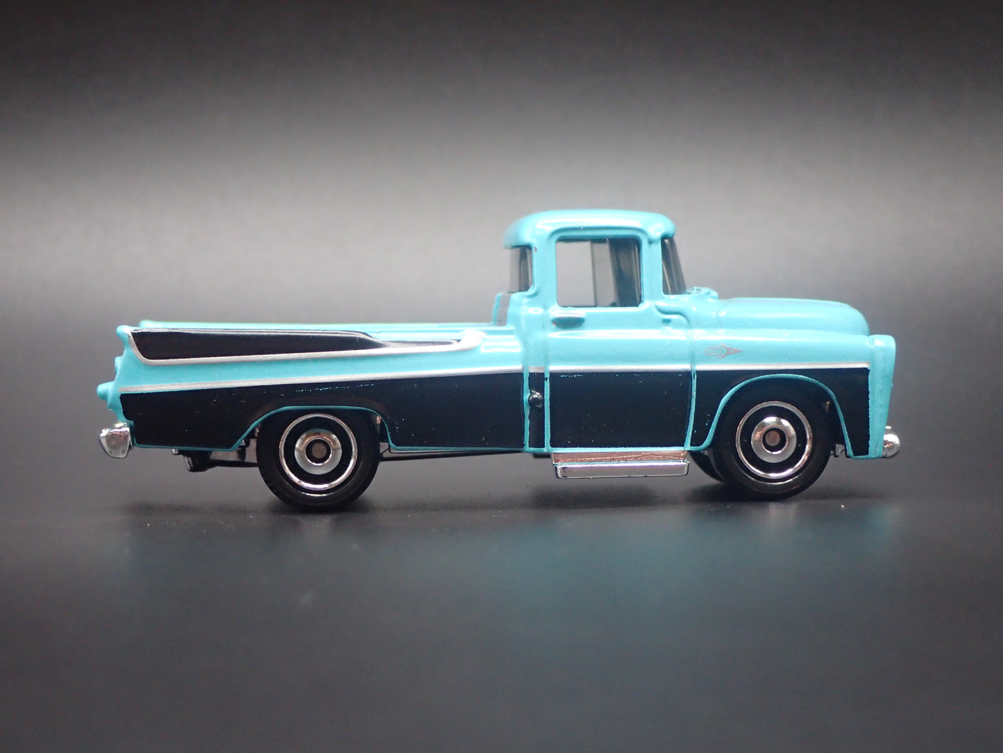 1957 57 DODGE SWEPTSIDE PICKUP TRUCK BLUE 1/64 SCALE DIORAMA DIECAST MODEL CAR