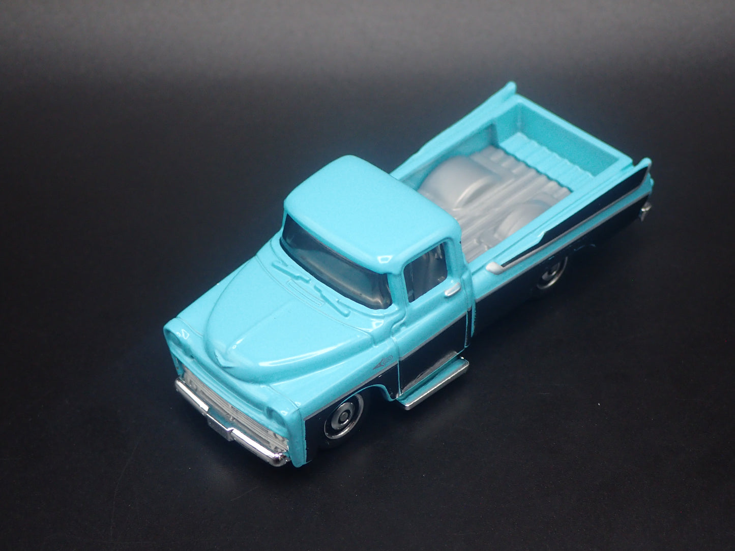 1957 57 DODGE SWEPTSIDE PICKUP TRUCK BLUE 1/64 SCALE DIORAMA DIECAST MODEL CAR