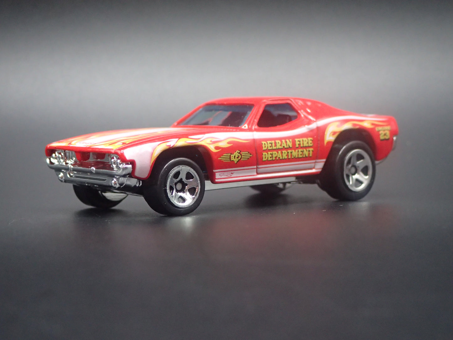 ROGER DODGER DIXIE CHALLENGER 1/64 SCALE COLLECTIBLE DIORAMA DIECAST MODEL CAR