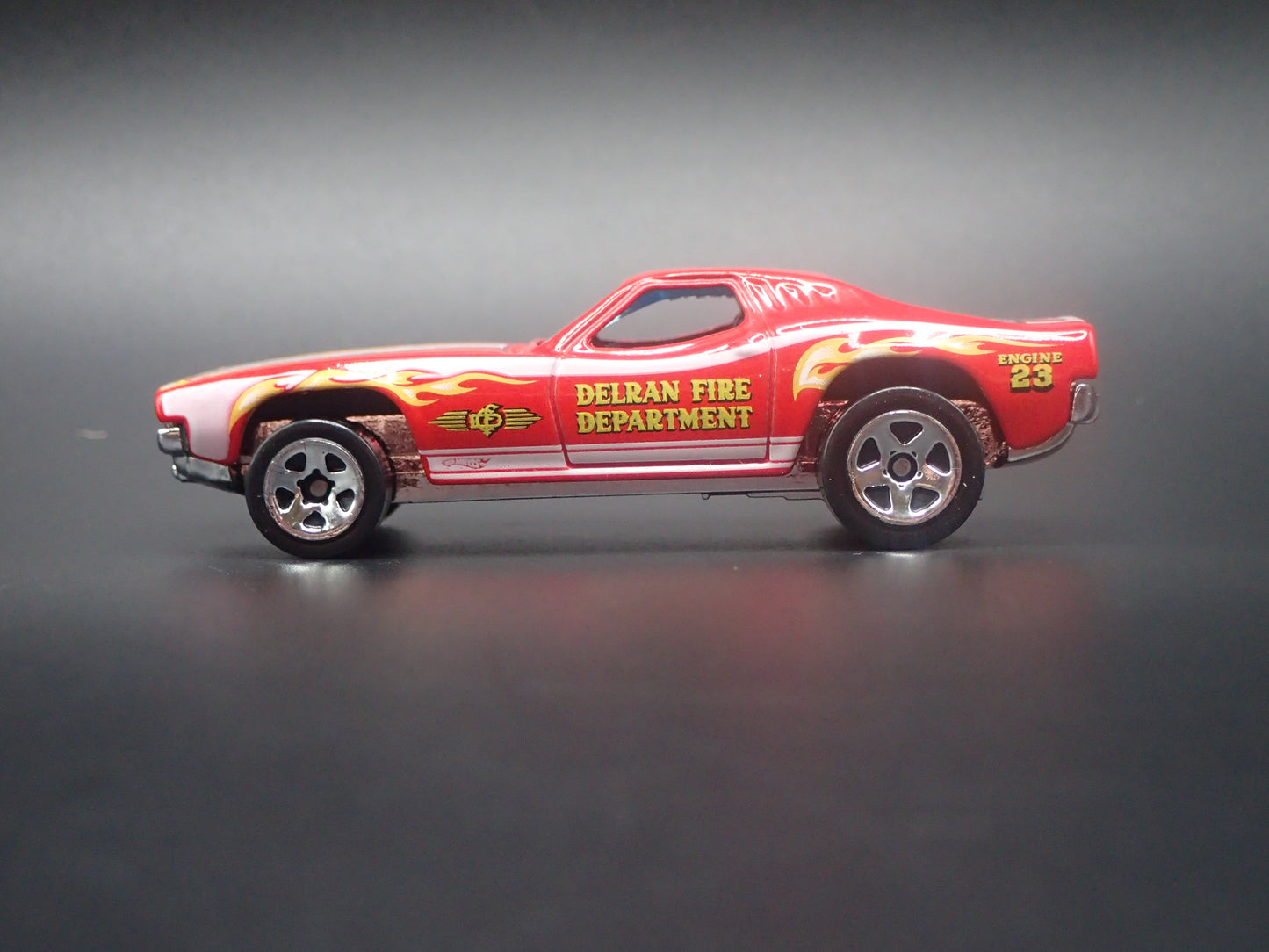 ROGER DODGER DIXIE CHALLENGER 1/64 SCALE COLLECTIBLE DIORAMA DIECAST MODEL CAR