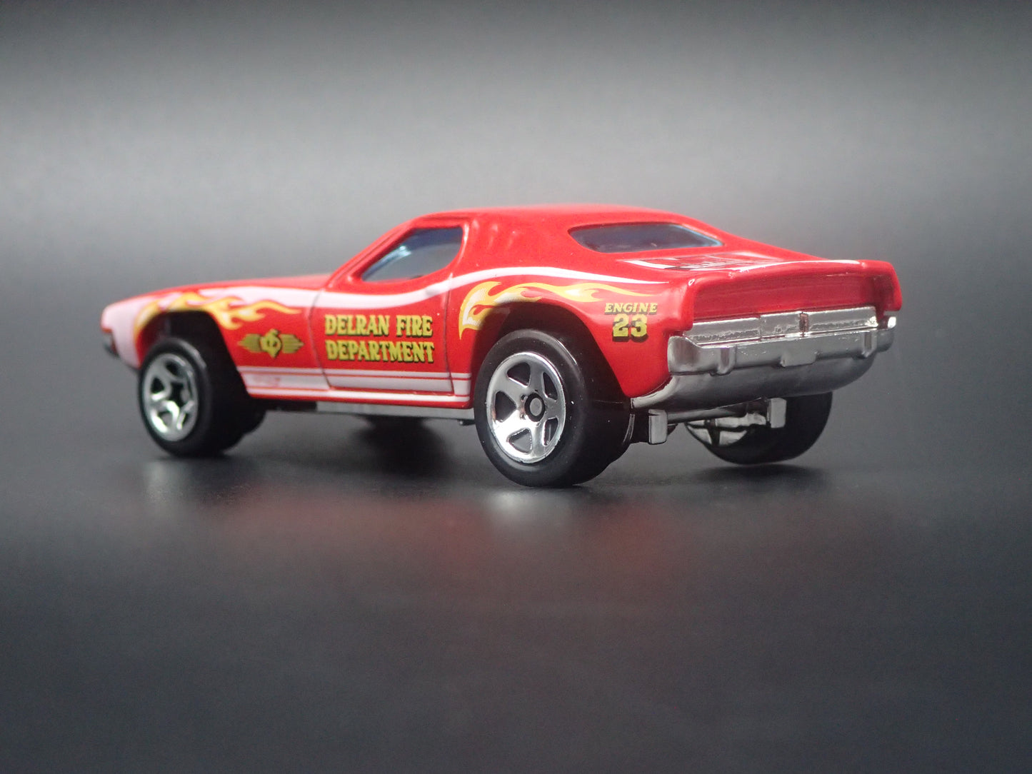 ROGER DODGER DIXIE CHALLENGER 1/64 SCALE COLLECTIBLE DIORAMA DIECAST MODEL CAR