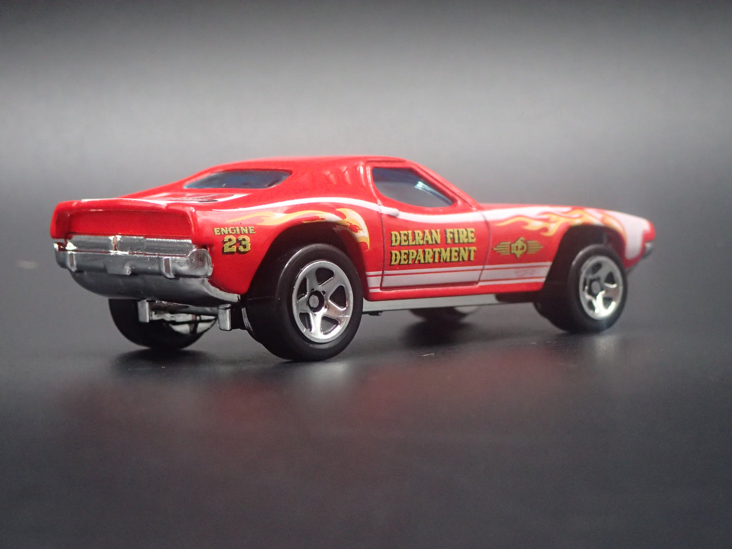 ROGER DODGER DIXIE CHALLENGER 1/64 SCALE COLLECTIBLE DIORAMA DIECAST MODEL CAR