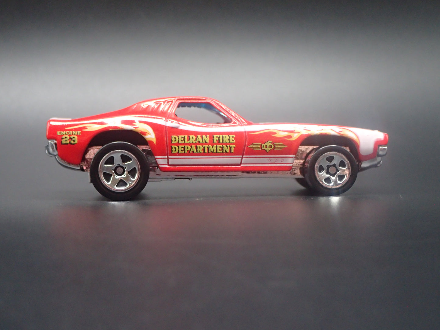 ROGER DODGER DIXIE CHALLENGER 1/64 SCALE COLLECTIBLE DIORAMA DIECAST MODEL CAR