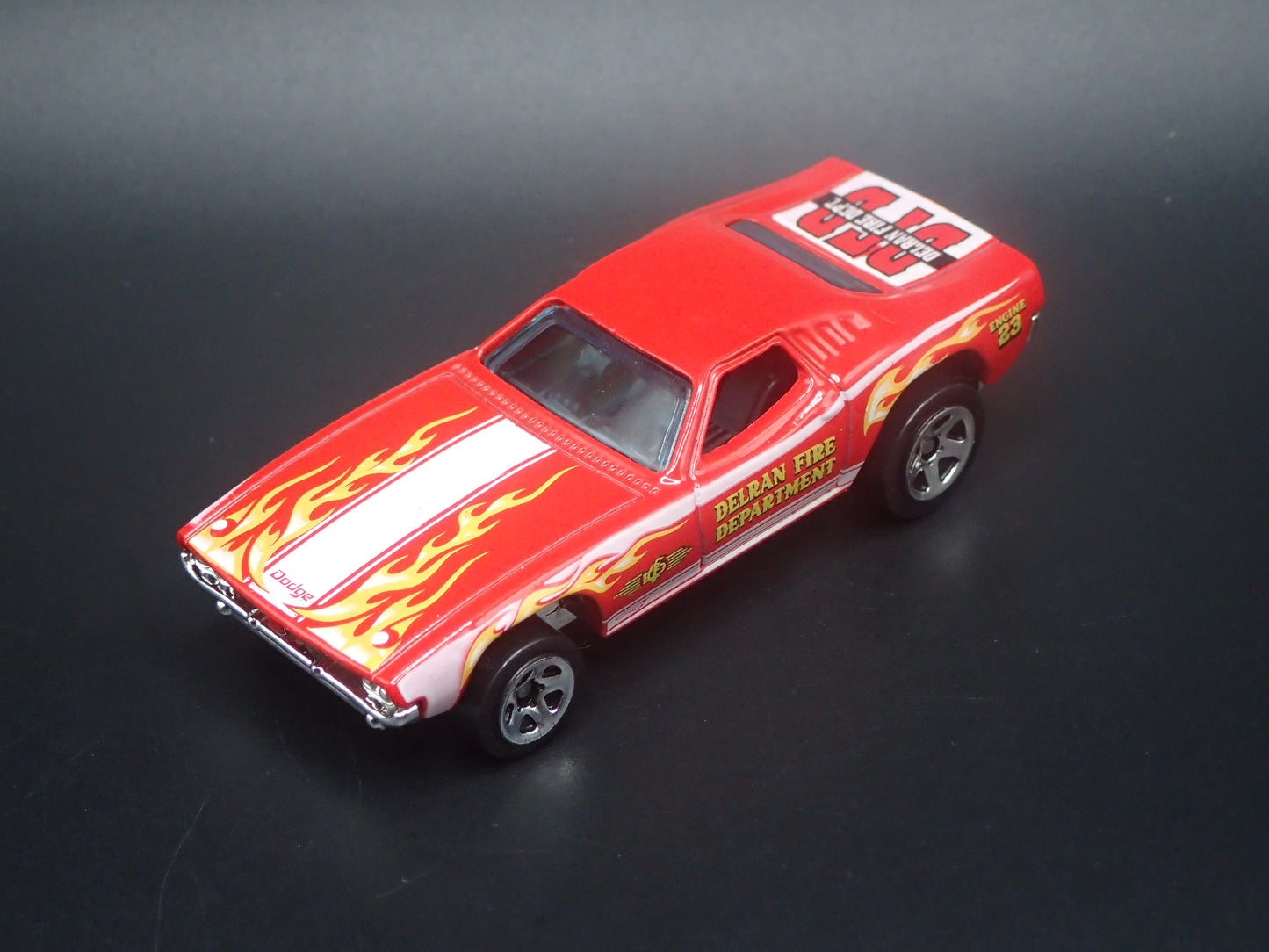 ROGER DODGER DIXIE CHALLENGER 1/64 SCALE COLLECTIBLE DIORAMA DIECAST MODEL CAR