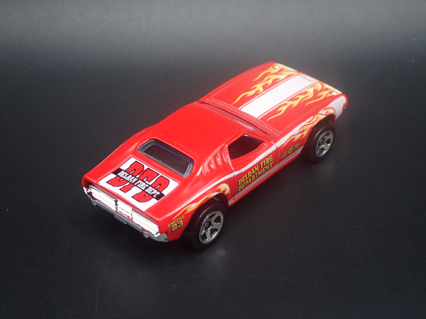 ROGER DODGER DIXIE CHALLENGER 1/64 SCALE COLLECTIBLE DIORAMA DIECAST MODEL CAR