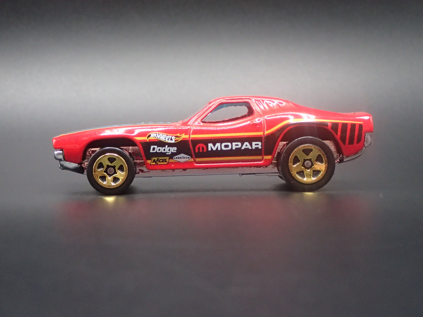 ROGER DODGER DIXIE CHALLENGER 1/64 SCALE COLLECTIBLE DIORAMA DIECAST MODEL CAR