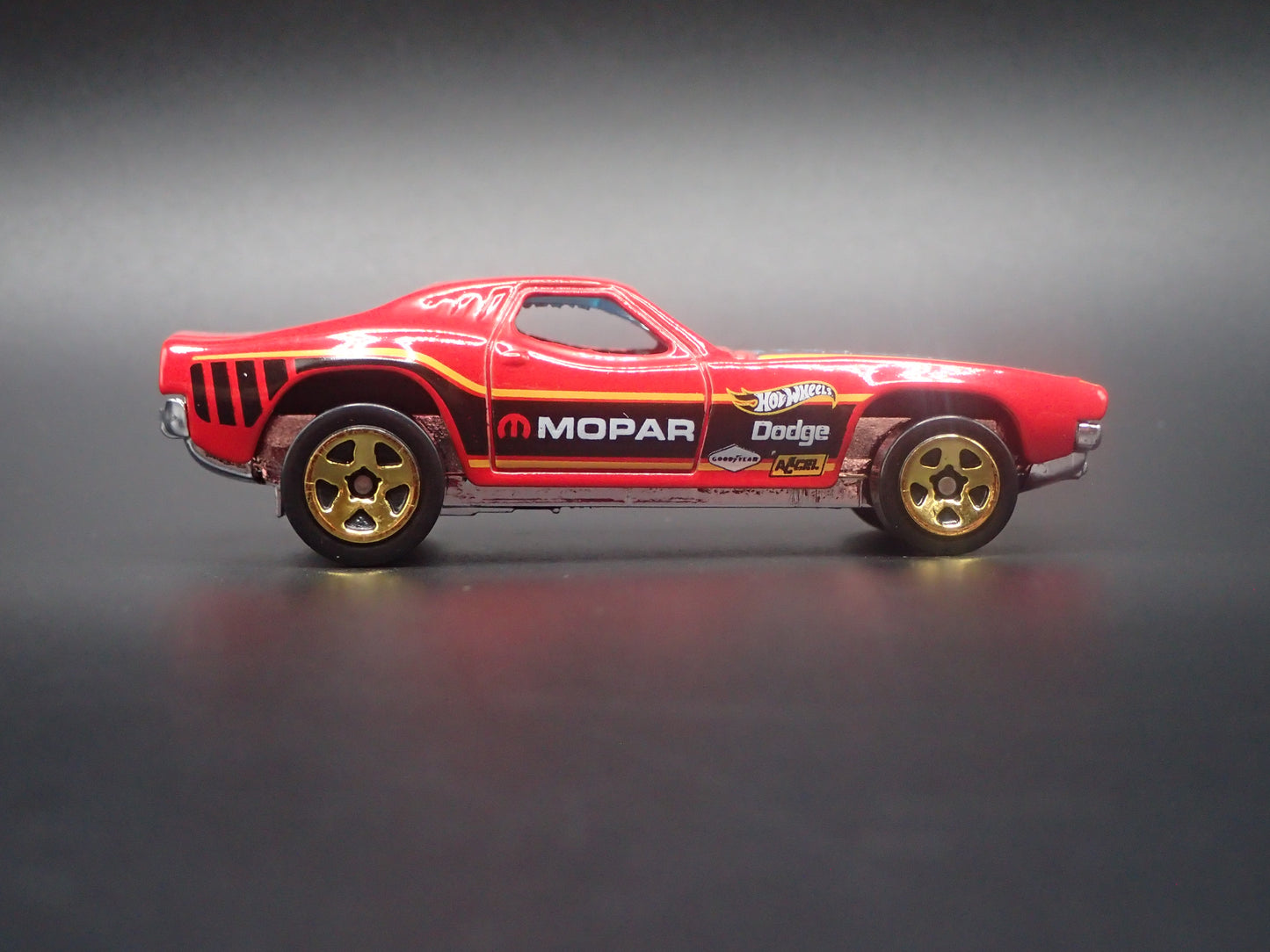 ROGER DODGER DIXIE CHALLENGER 1/64 SCALE COLLECTIBLE DIORAMA DIECAST MODEL CAR