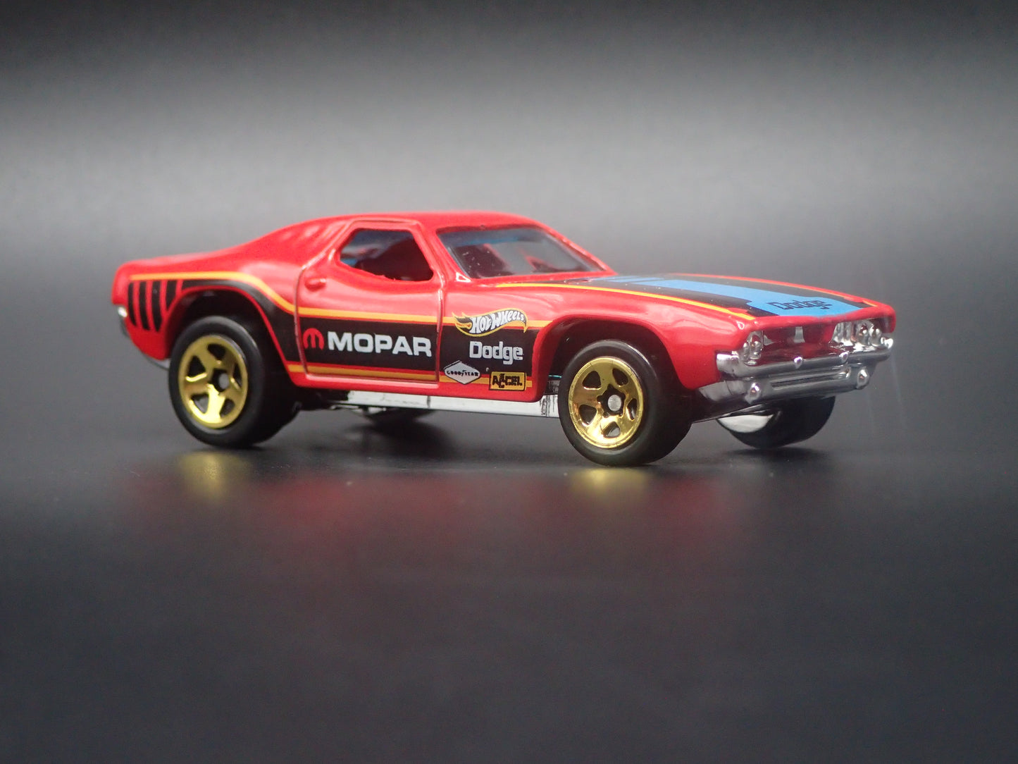 ROGER DODGER DIXIE CHALLENGER 1/64 SCALE COLLECTIBLE DIORAMA DIECAST MODEL CAR