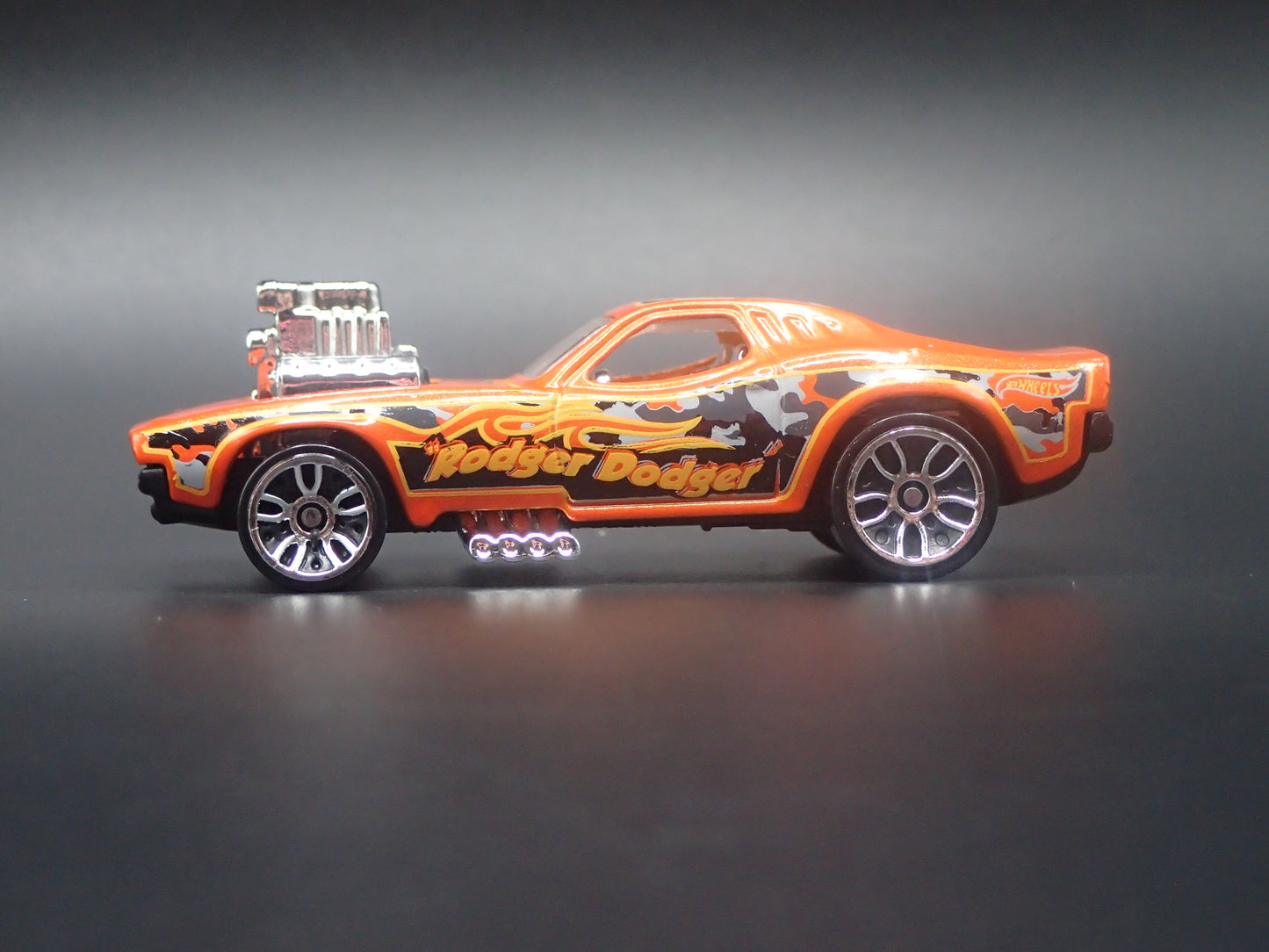 ROGER DODGER DIXIE CHALLENGER 1/64 SCALE COLLECTIBLE DIORAMA DIECAST MODEL CAR