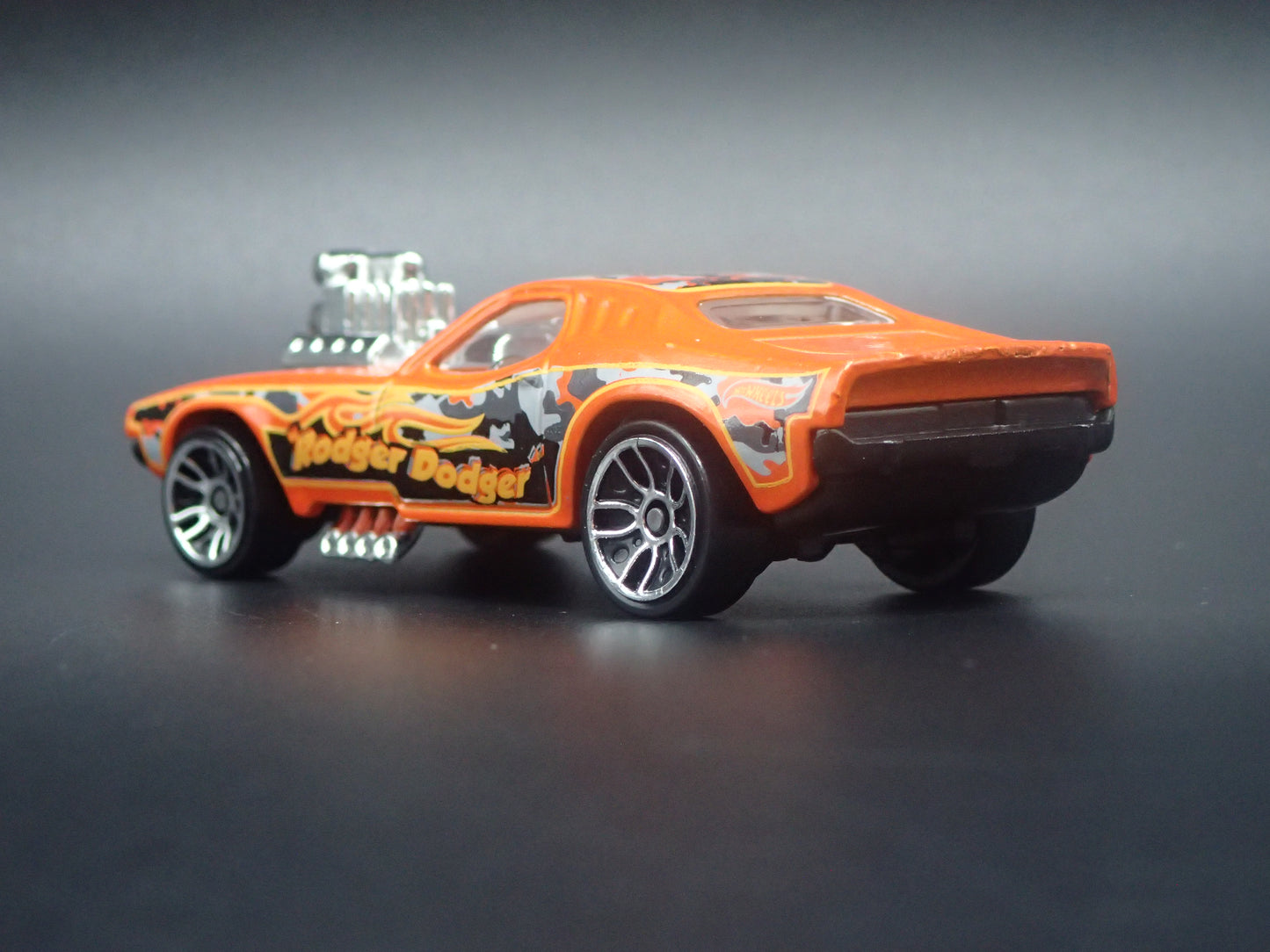 ROGER DODGER DIXIE CHALLENGER 1/64 SCALE COLLECTIBLE DIORAMA DIECAST MODEL CAR