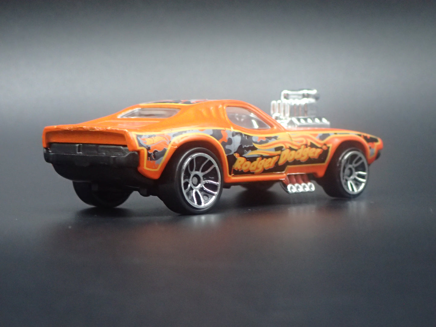 ROGER DODGER DIXIE CHALLENGER 1/64 SCALE COLLECTIBLE DIORAMA DIECAST MODEL CAR