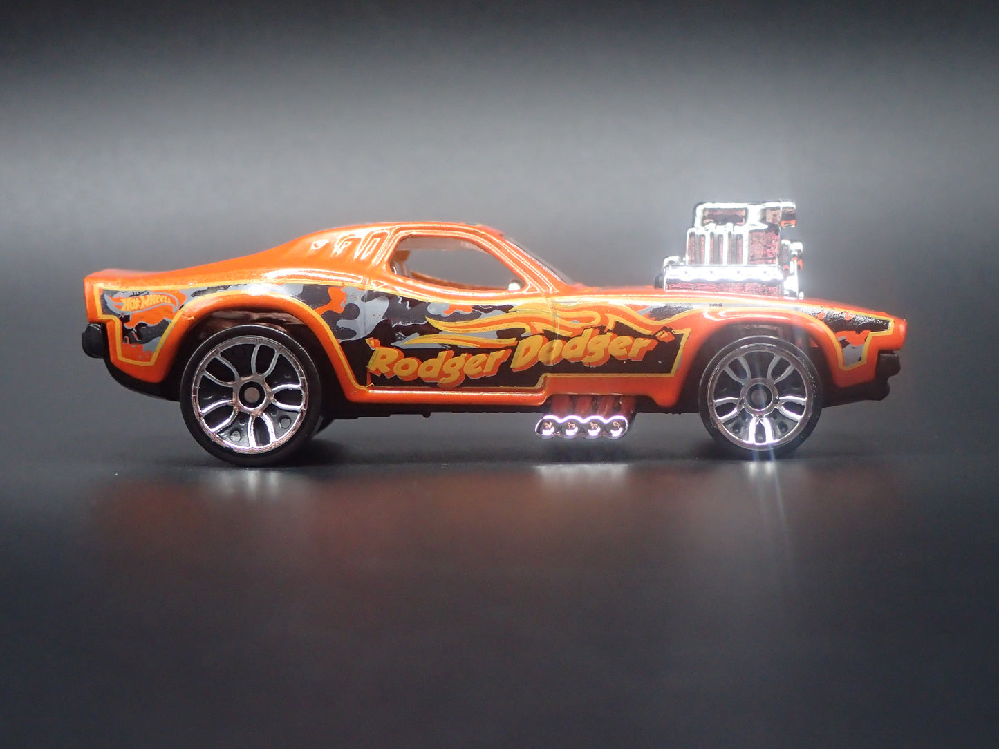 ROGER DODGER DIXIE CHALLENGER 1/64 SCALE COLLECTIBLE DIORAMA DIECAST MODEL CAR
