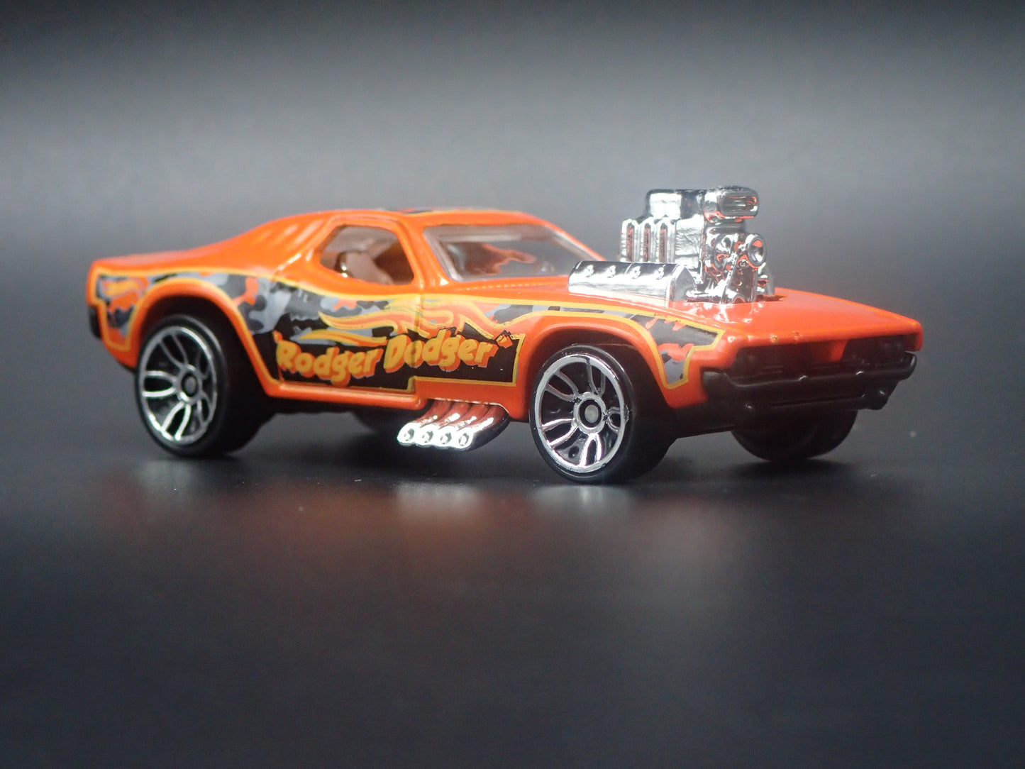 ROGER DODGER DIXIE CHALLENGER 1/64 SCALE COLLECTIBLE DIORAMA DIECAST MODEL CAR