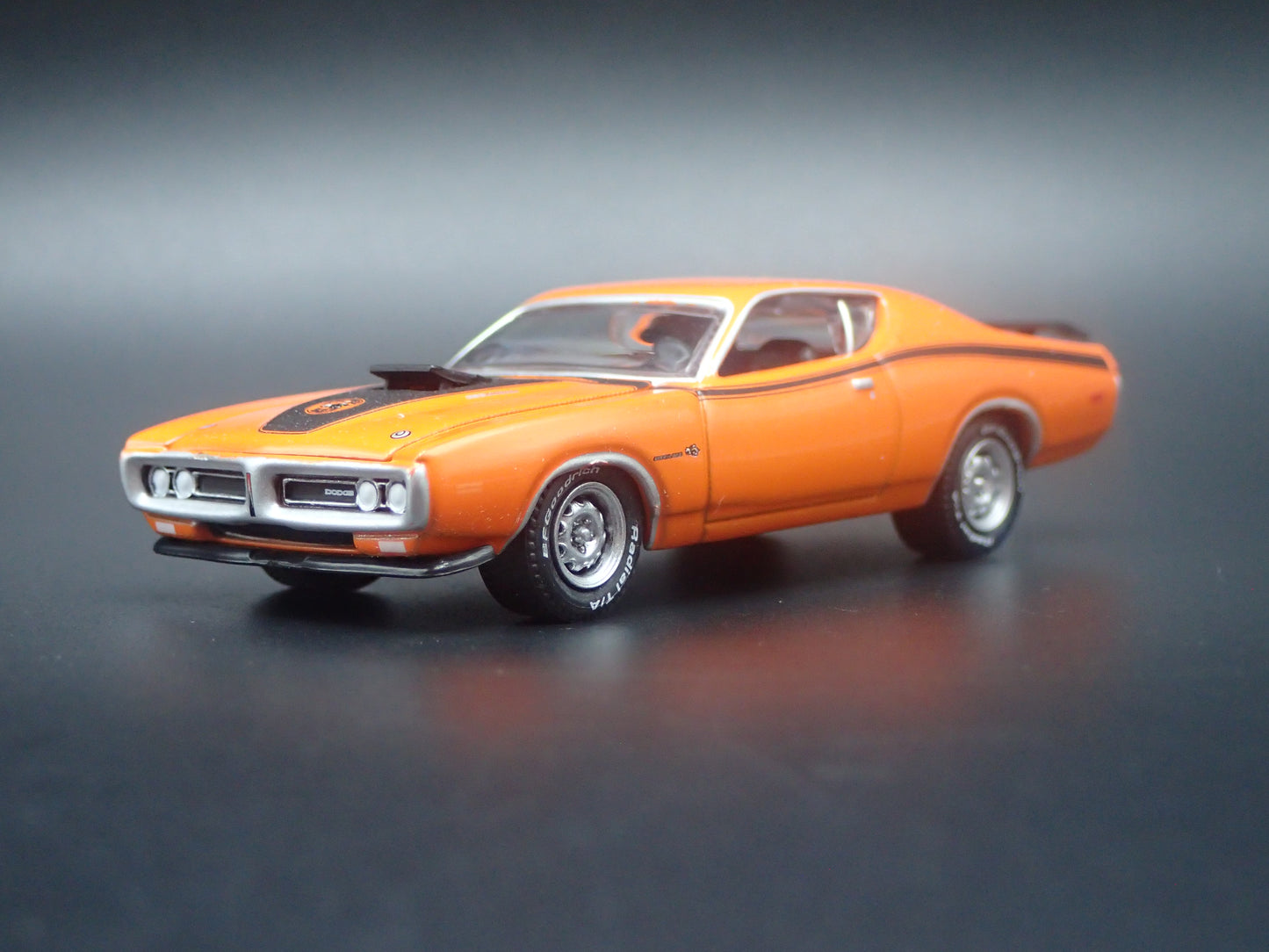 1971 71 DODGE CHARGER R/T ORANGE 1:64 SCALE COLLECTIBLE DIORAMA DIECAST MODEL CAR